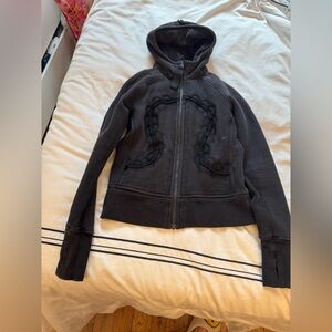 Lululemon sweatshirt